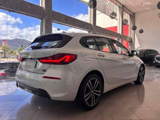 BMW-118i-2021