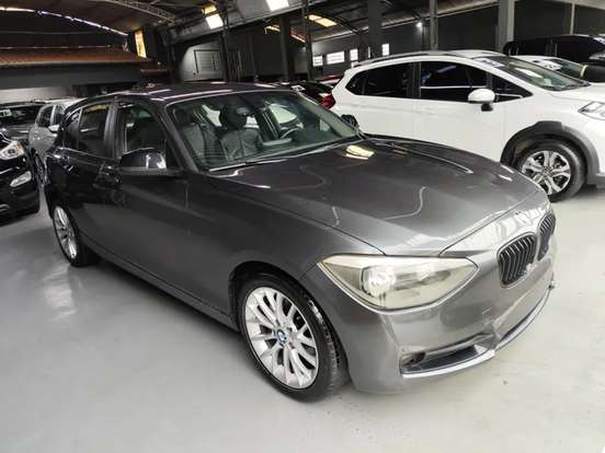 BMW-118i-1.6 URBAN LINE 16V TURBO GASOLINA 4P AUTOMÁTICO BMW-118i-2012