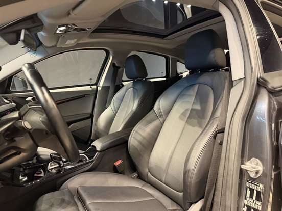 BMW-218i-2021