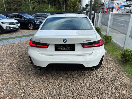BMW-320i-2023