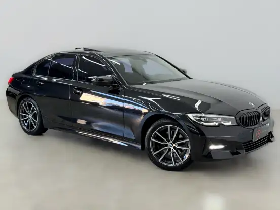 BMW-320i-2022