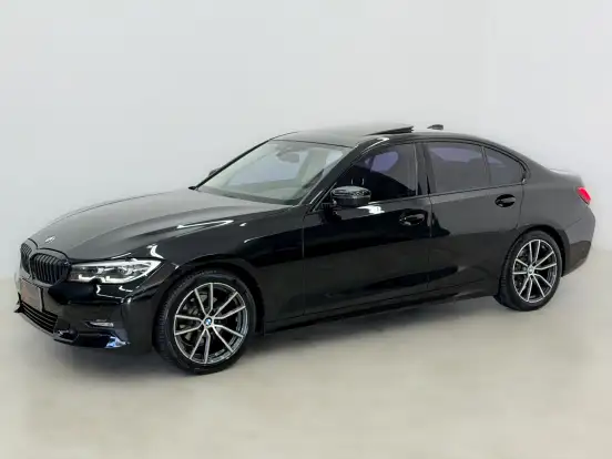 BMW-320i-2022