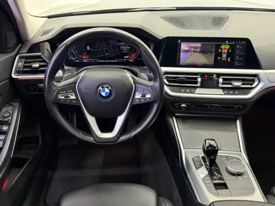 BMW-320i-2022