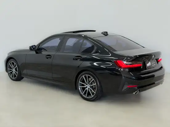 BMW-320i-2022