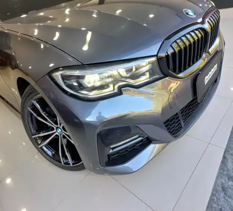 BMW-320i-2021