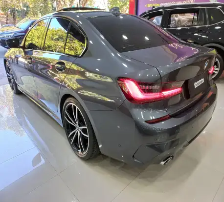 BMW-320i-2021