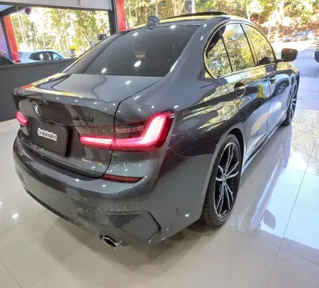 BMW-320i-2021