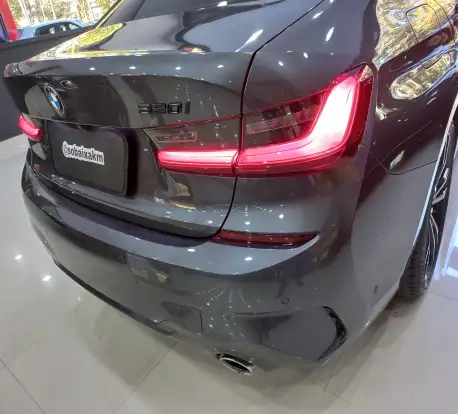 BMW-320i-2021