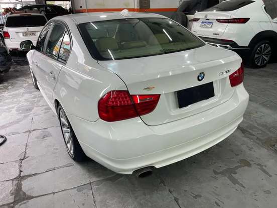 BMW-320i-2010