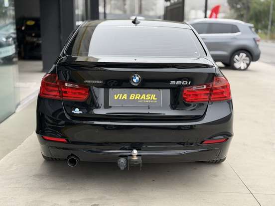 BMW-320i-2015
