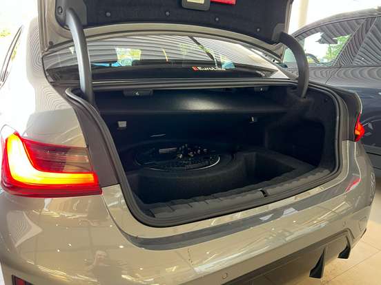 BMW-320i-2025