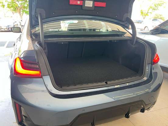 BMW-320i-2025