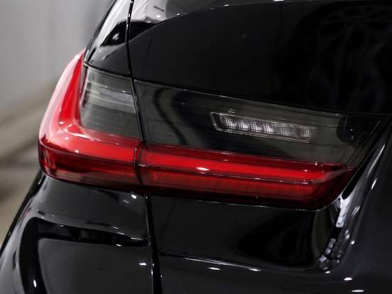 BMW-320i-2025