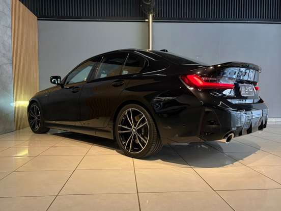 BMW-320i-2023