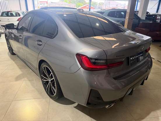 BMW-320i-2023