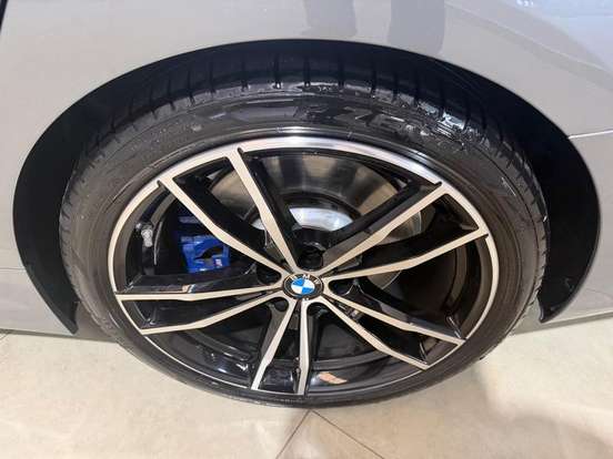 BMW-320i-2023