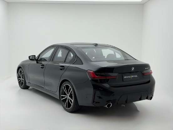 BMW-320i-2023