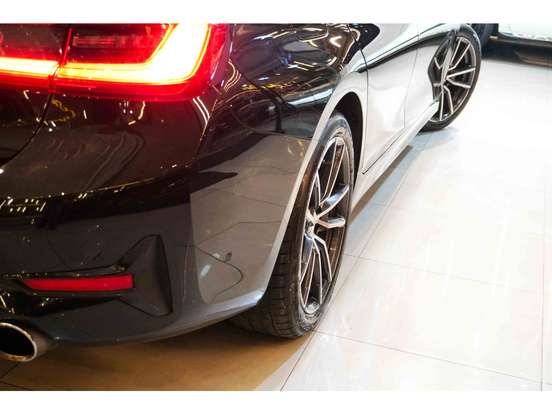 BMW-320i-2021