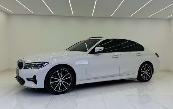 BMW-320i-2021