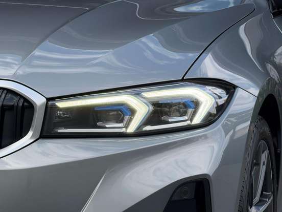 BMW-320i-2022