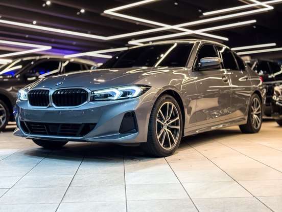 BMW-320i-2023