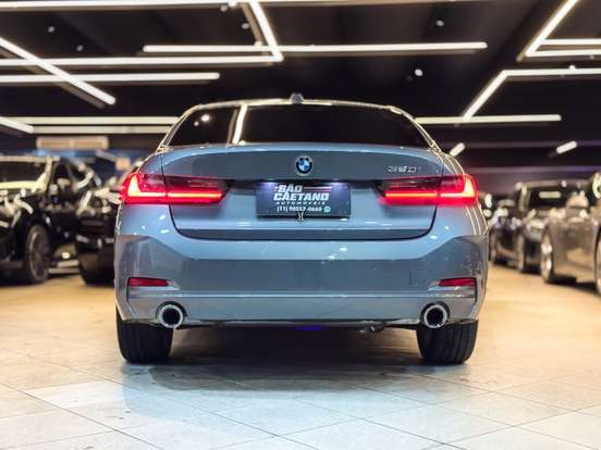 BMW-320i-2023