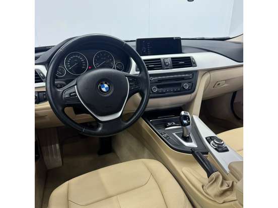 BMW-320i-2013