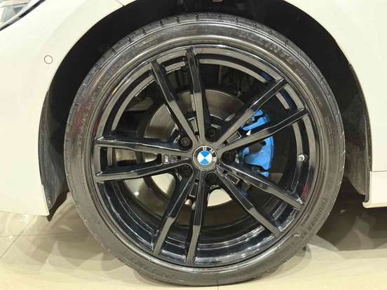 BMW-320i-2020