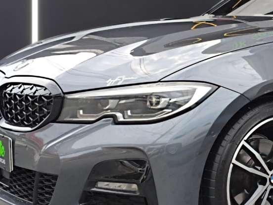 BMW-320i-2020