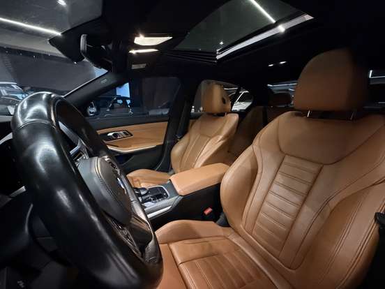 BMW-320i-2021
