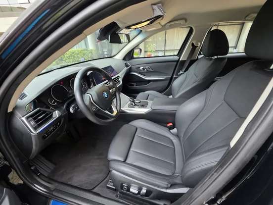 BMW-320i-2020