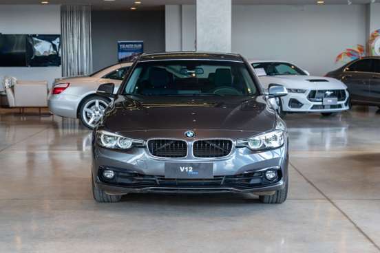 BMW-320i-2018