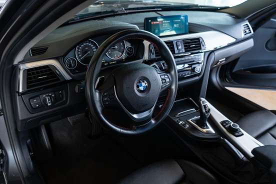 BMW-320i-2018