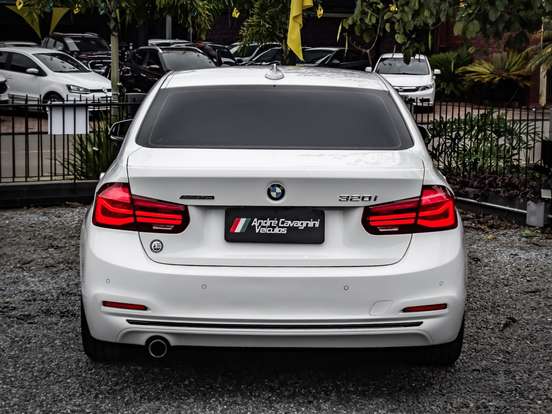 BMW-320i-2018
