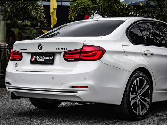 BMW-320i-2018
