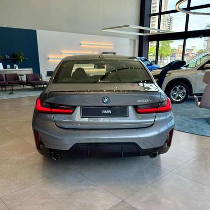 BMW-330e-2025