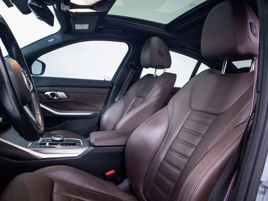 BMW-330e-2022