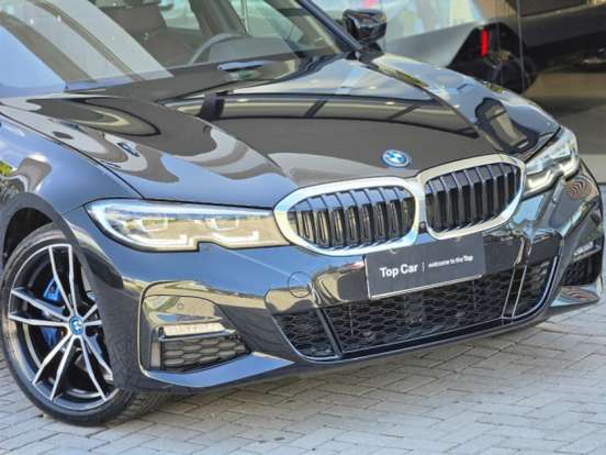 BMW-330e-2022