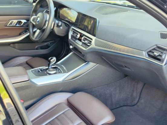 BMW-330e-2022