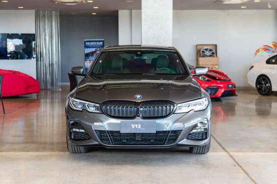BMW-330e-2022