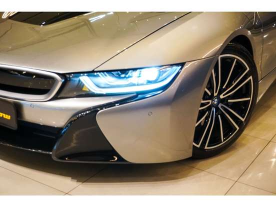 BMW-i8-2019