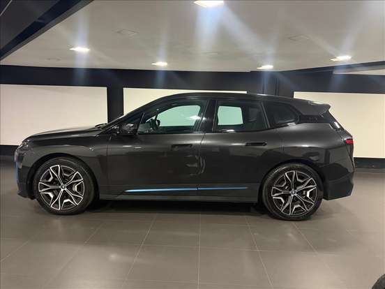 BMW-iX-2022