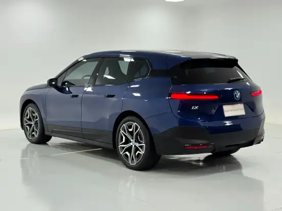 BMW-iX-2024