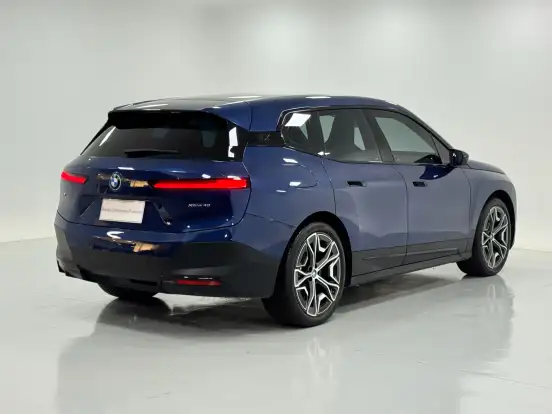 BMW-iX-2024