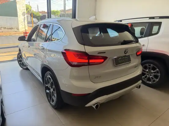 BMW-X1-2021