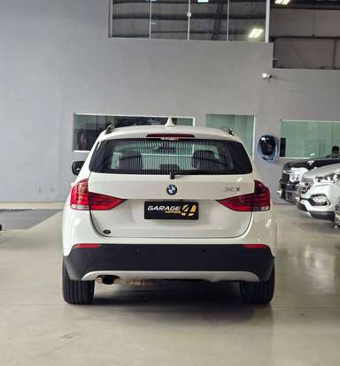 BMW-X1-2011