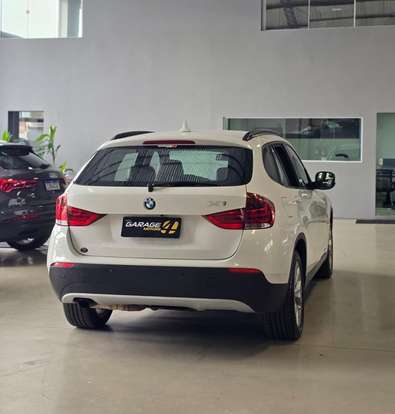 BMW-X1-2011