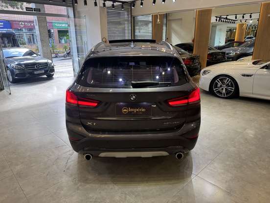 BMW-X1-2021