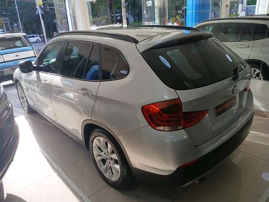 BMW-X1-2.0 18I S-DRIVE 4X2 16V GASOLINA 4P AUTOMÁTICO BMW-X1-2011