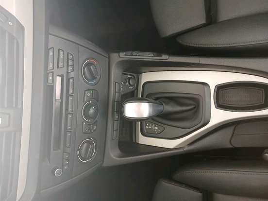 BMW-X1-2.0 18I S-DRIVE 4X2 16V GASOLINA 4P AUTOMÁTICO BMW-X1-2011